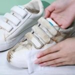 ⁦مناديل مبللة لتنظيف وتلميع الأحذية مكون من 64 منديل⁩ - الصورة ⁦2⁩