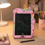 ⁦تابلت تعليمي  للأطفال بشكل يونيكورن 8.5 بوصة للرسم والكتابة وتعلم الألوان مع قلم وزر مسح وقفل الشاشة⁩ - الصورة ⁦2⁩